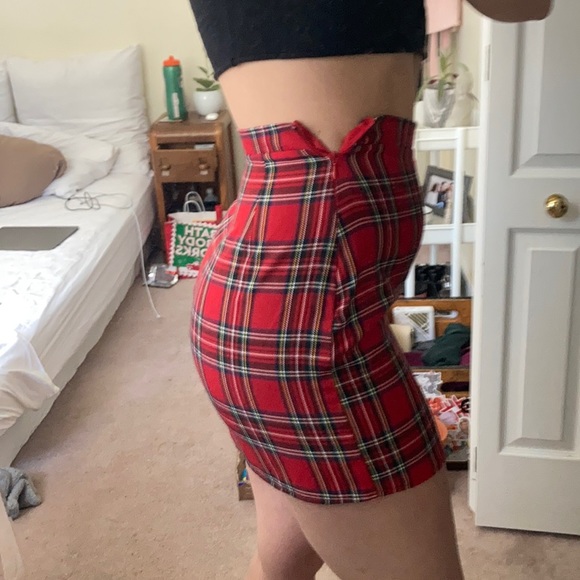 2/$15 PrettyLittleThing Red Tartan Plaid Miniskirt - Picture 5 of 8